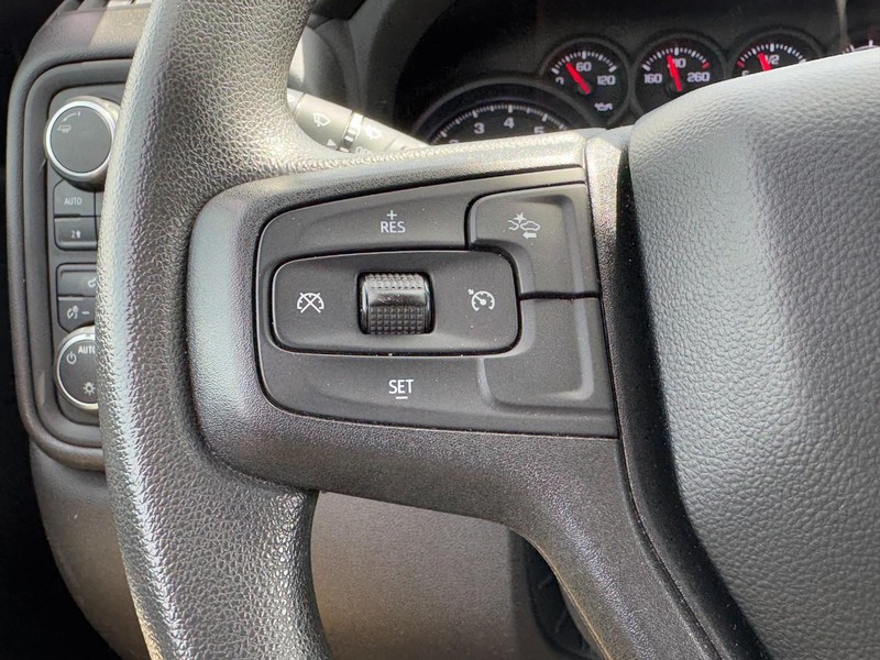 Chevrolet Silverado 1500 Vehicle Full-screen Gallery Image 15