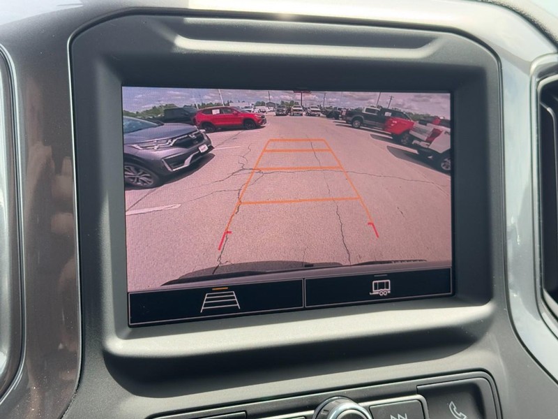 Chevrolet Silverado 1500 Vehicle Full-screen Gallery Image 18