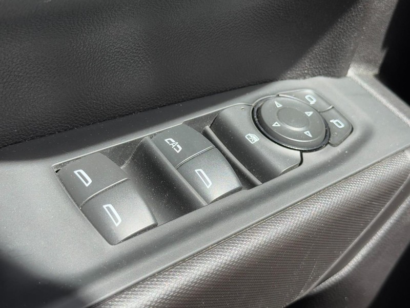 Chevrolet Silverado 1500 Vehicle Full-screen Gallery Image 19