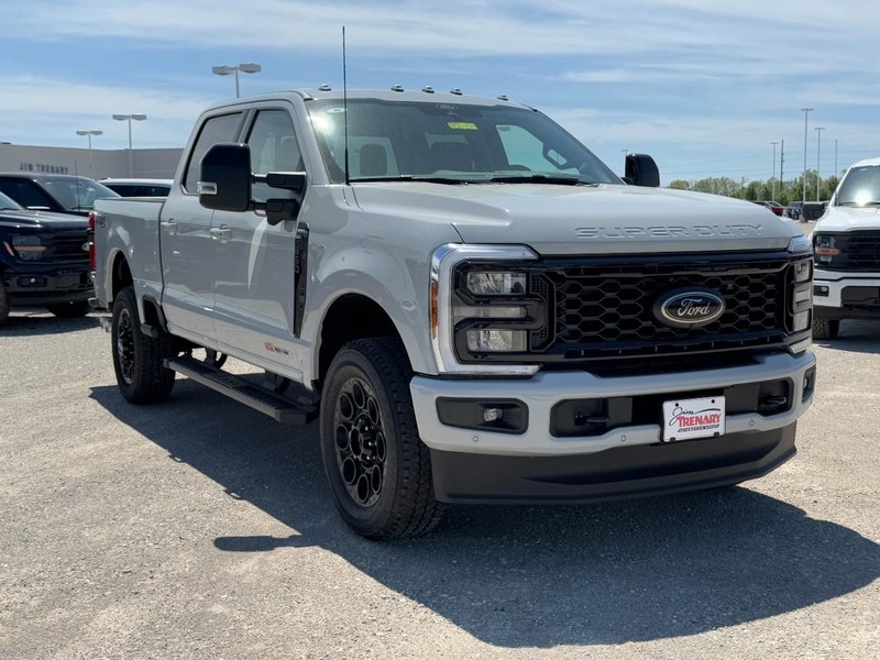 Ford Super Duty F-350 SRW Vehicle Image 02