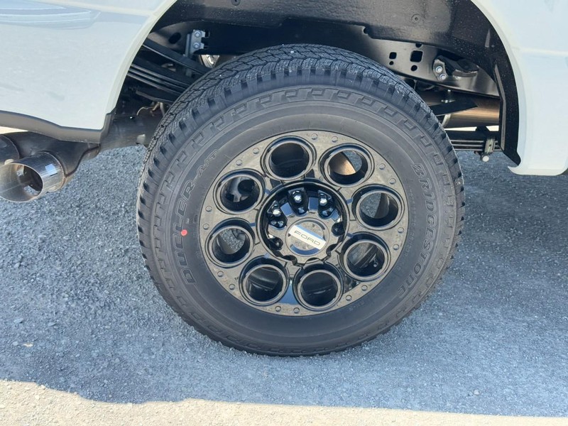 Ford Super Duty F-350 SRW Vehicle Image 04