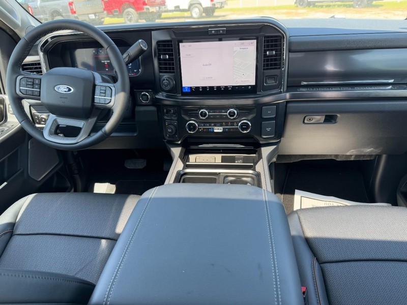 Ford Super Duty F-350 SRW Vehicle Image 06