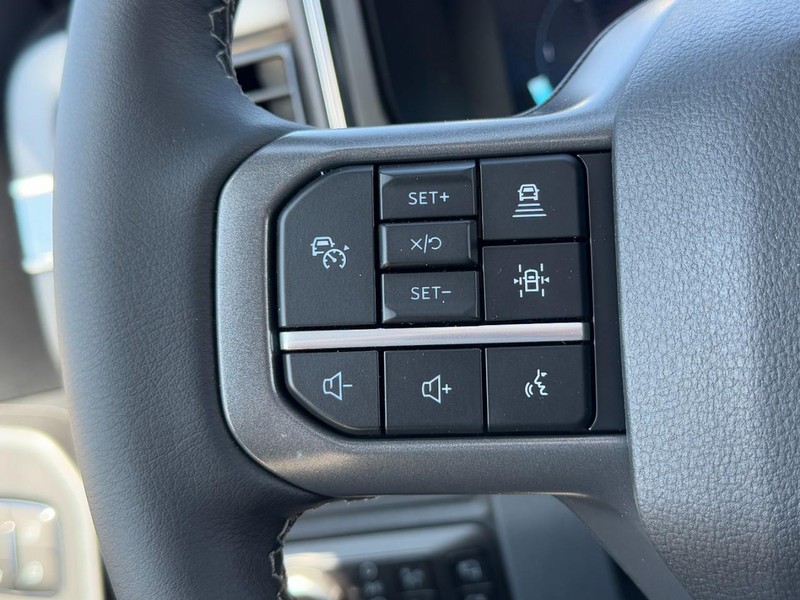 Ford Super Duty F-350 SRW Vehicle Image 11