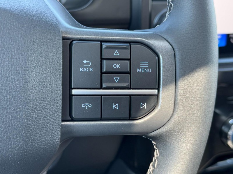 Ford Super Duty F-350 SRW Vehicle Image 12