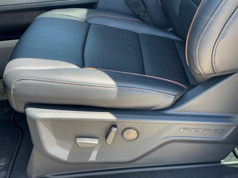 Ford Super Duty F-350 SRW Vehicle Image 16