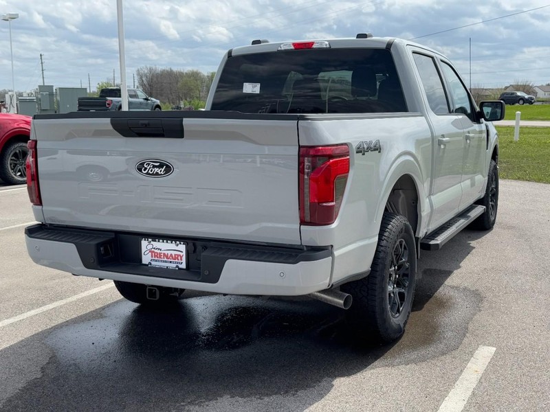 Ford F-150 Vehicle Full-screen Gallery Image 3