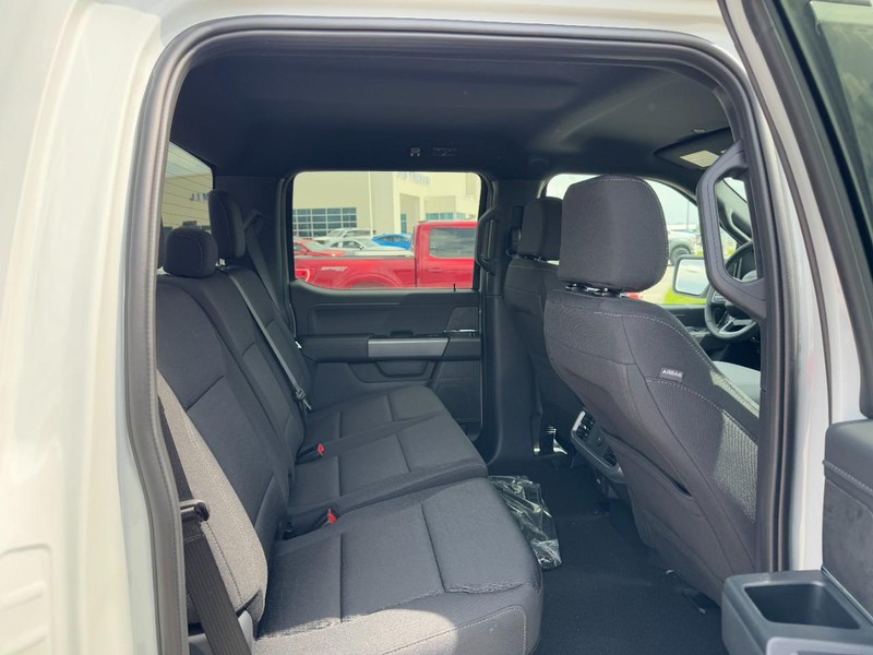 Ford F-150 Vehicle Full-screen Gallery Image 5