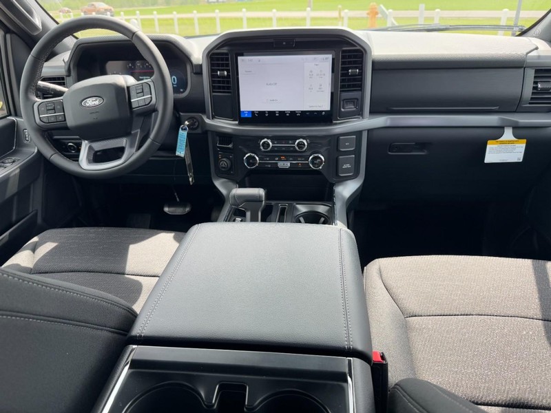 Ford F-150 Vehicle Full-screen Gallery Image 6