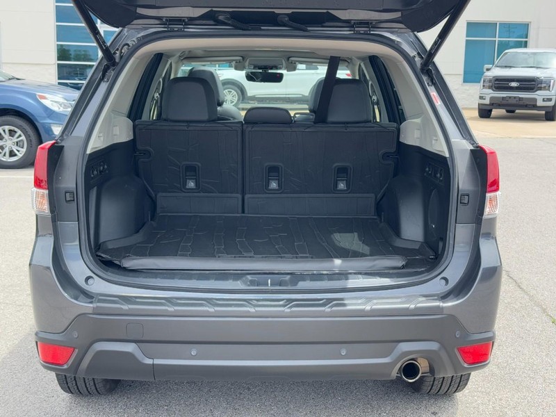 Subaru Forester Vehicle Full-screen Gallery Image 5