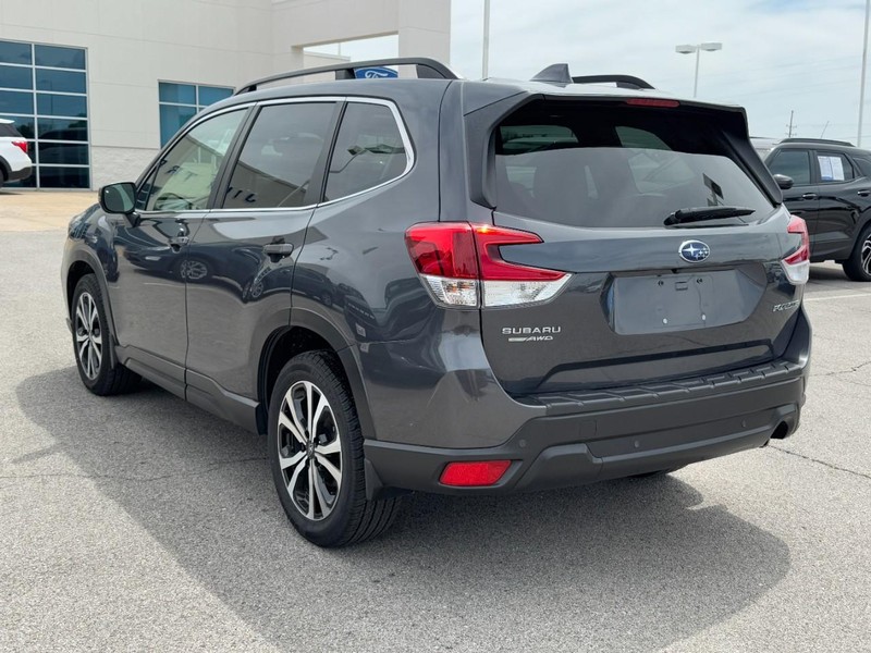 Subaru Forester Vehicle Full-screen Gallery Image 6