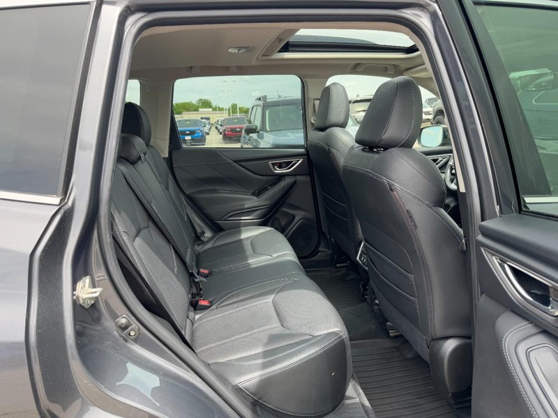 Subaru Forester Vehicle Full-screen Gallery Image 10