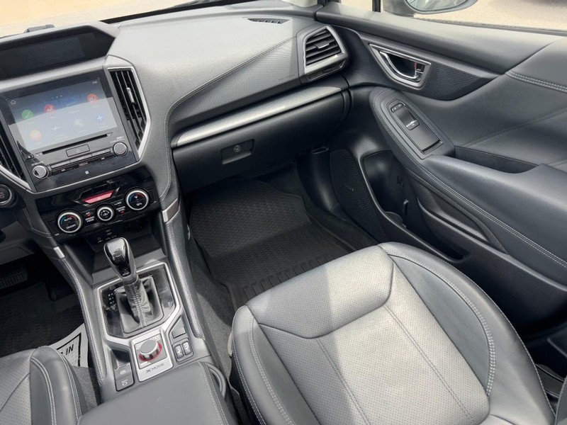 Subaru Forester Vehicle Full-screen Gallery Image 16