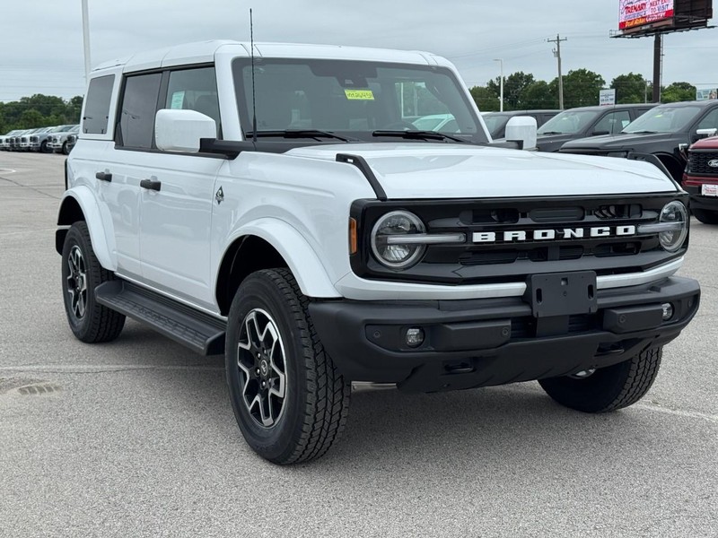 Ford Bronco Vehicle Image 02