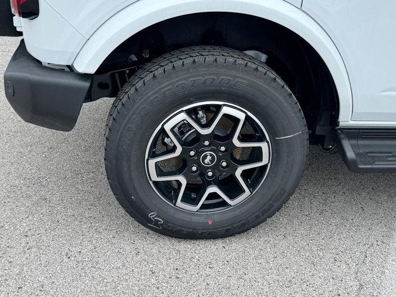 Ford Bronco Vehicle Image 04