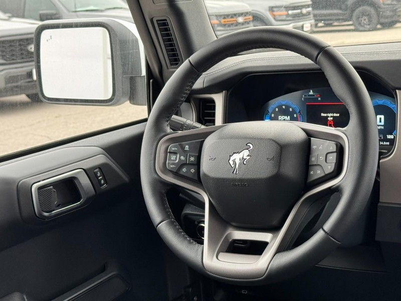 Ford Bronco Vehicle Image 07