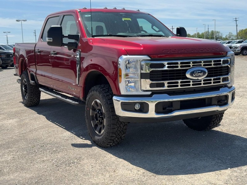 Ford Super Duty F-350 SRW Vehicle Image 02