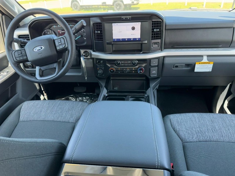 Ford Super Duty F-350 SRW Vehicle Image 06