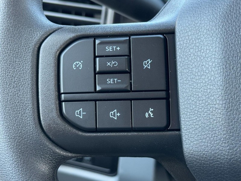 Ford Super Duty F-350 SRW Vehicle Image 10