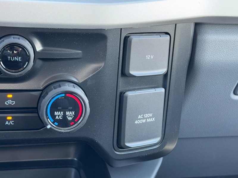 Ford Super Duty F-350 SRW Vehicle Image 12