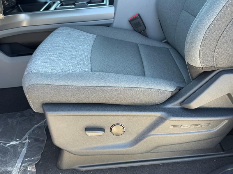 Ford Super Duty F-350 SRW Vehicle Image 14