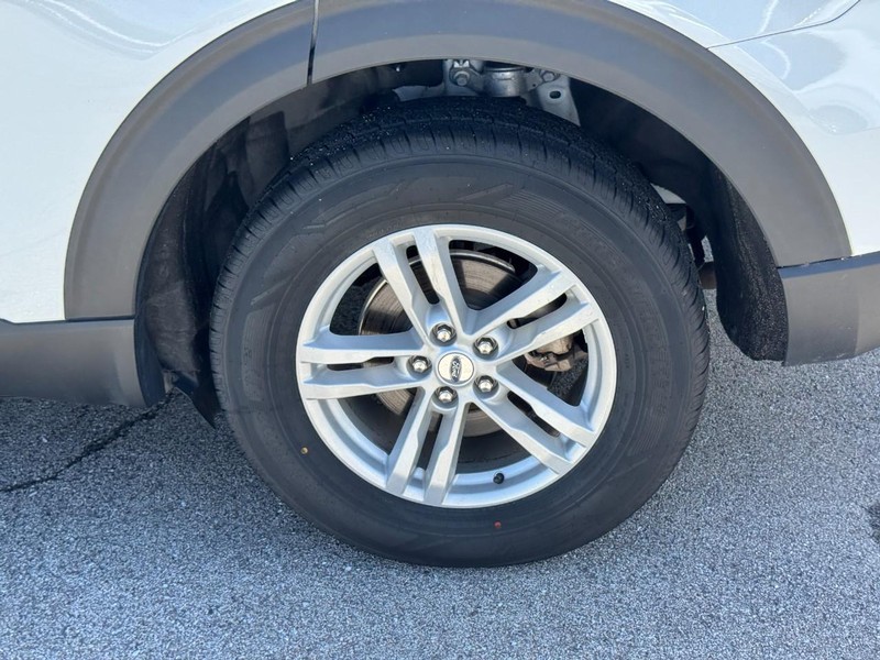 Ford Explorer Vehicle Image 07