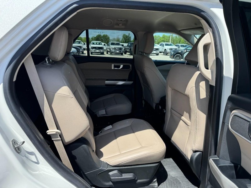 Ford Explorer Vehicle Image 10