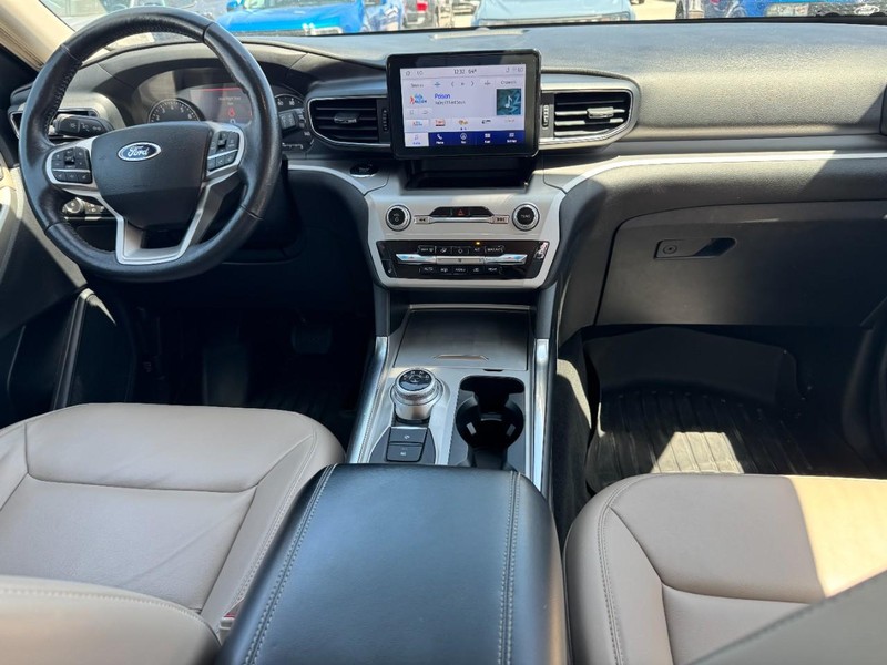 Ford Explorer Vehicle Image 11