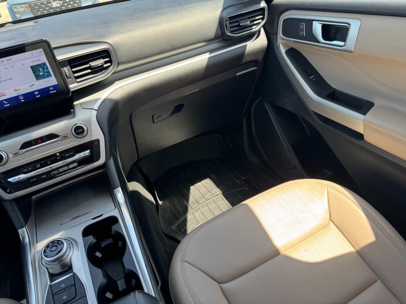 Ford Explorer Vehicle Image 15
