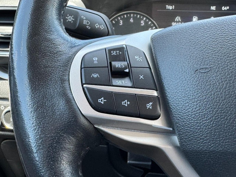 Ford Explorer Vehicle Image 16