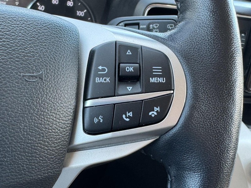 Ford Explorer Vehicle Image 17