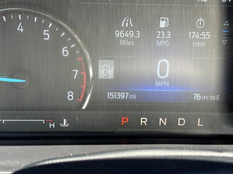 Ford Explorer Vehicle Image 18