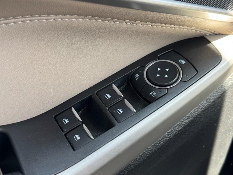 Ford Explorer Vehicle Image 22