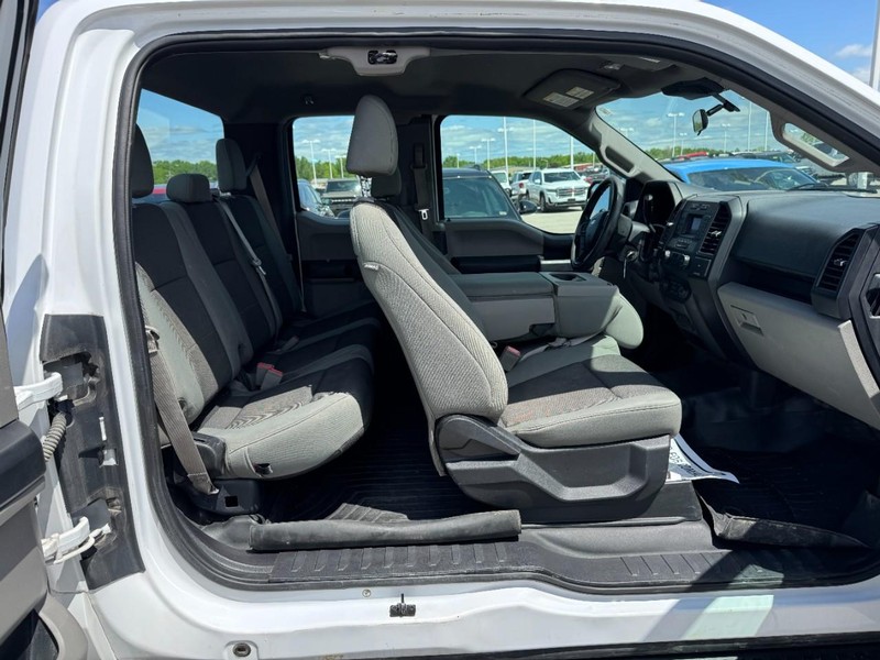 Ford F-150 Vehicle Full-screen Gallery Image 10