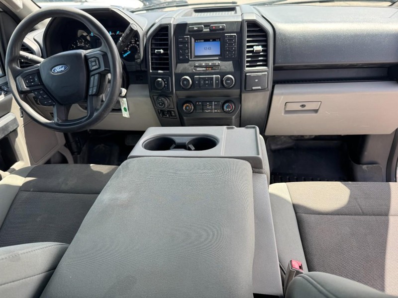 Ford F-150 Vehicle Full-screen Gallery Image 11