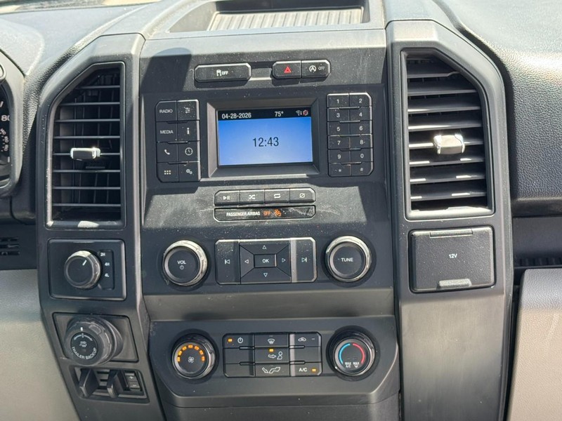 Ford F-150 Vehicle Full-screen Gallery Image 13