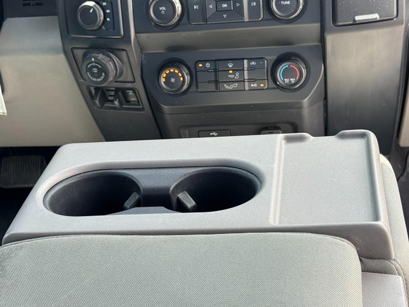 Ford F-150 Vehicle Full-screen Gallery Image 14