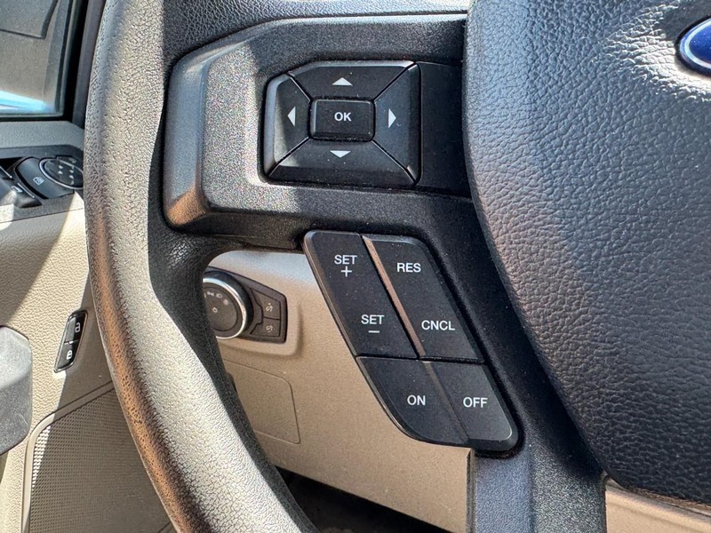 Ford F-150 Vehicle Full-screen Gallery Image 16