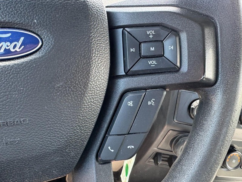 Ford F-150 Vehicle Full-screen Gallery Image 17