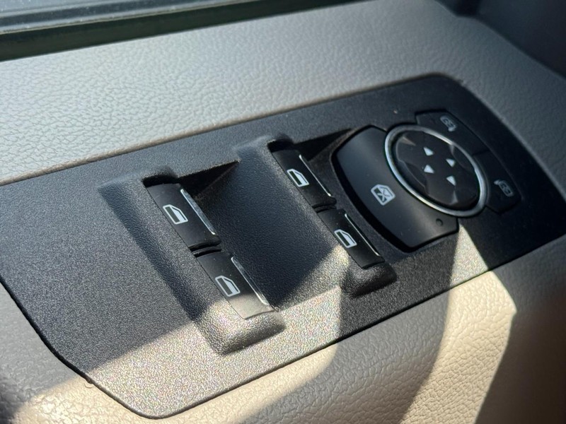 Ford F-150 Vehicle Full-screen Gallery Image 22