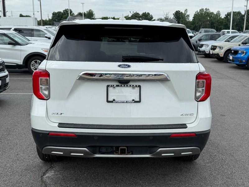 Ford Explorer Vehicle Full-screen Gallery Image 04