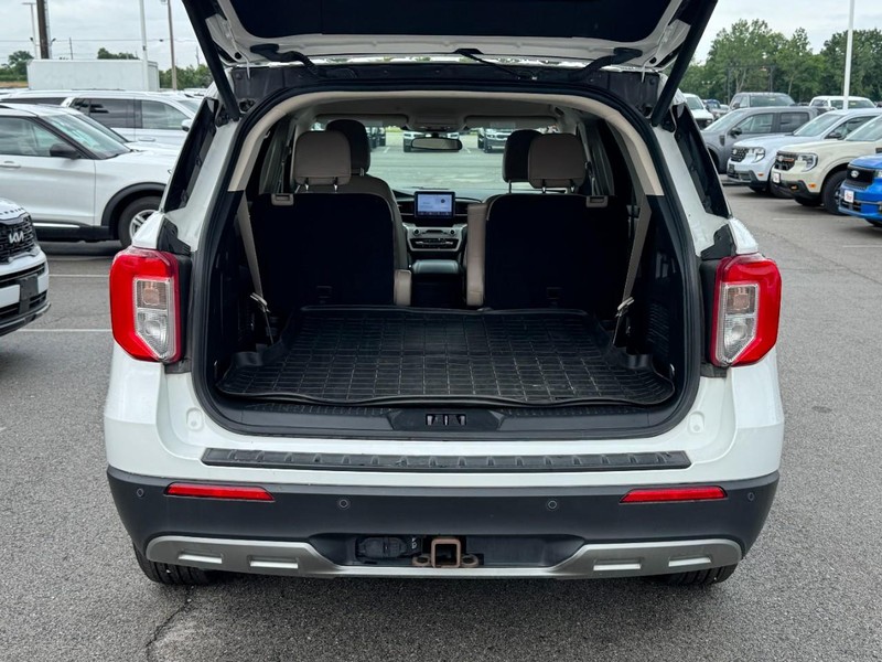 Ford Explorer Vehicle Full-screen Gallery Image 05