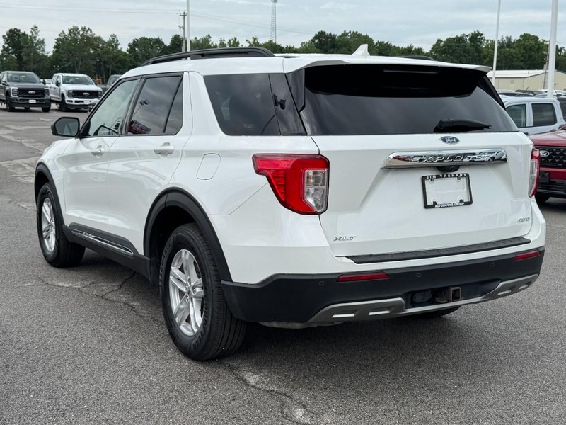 Ford Explorer Vehicle Full-screen Gallery Image 06