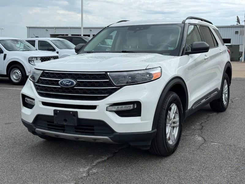 Ford Explorer Vehicle Full-screen Gallery Image 08
