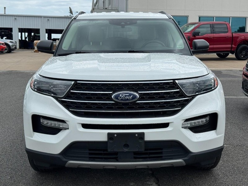 Ford Explorer Vehicle Full-screen Gallery Image 09