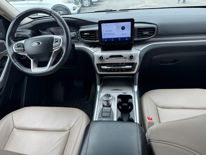 Ford Explorer Vehicle Full-screen Gallery Image 11