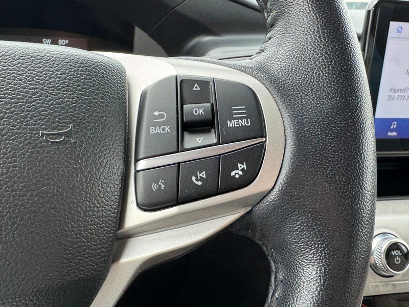 Ford Explorer Vehicle Full-screen Gallery Image 17