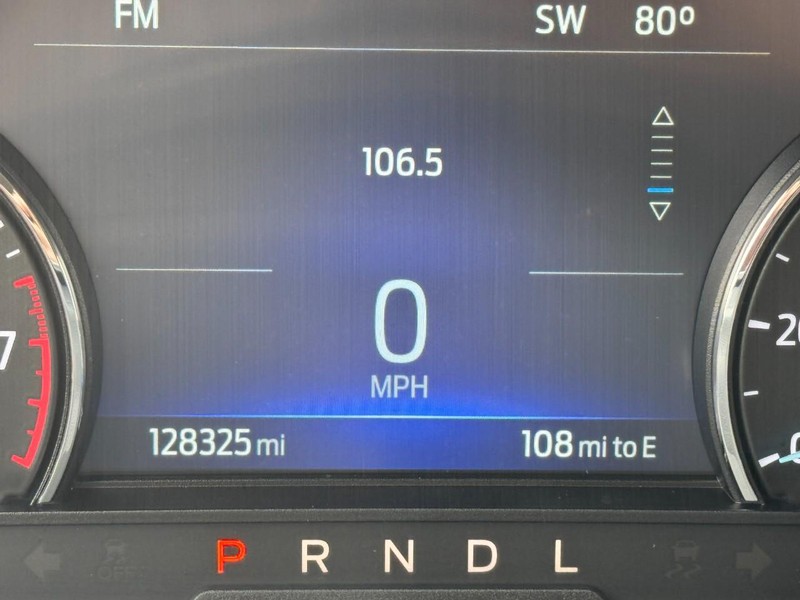 Ford Explorer Vehicle Full-screen Gallery Image 18