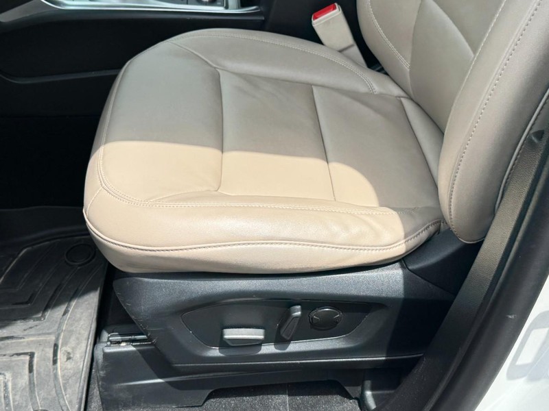 Ford Explorer Vehicle Full-screen Gallery Image 23