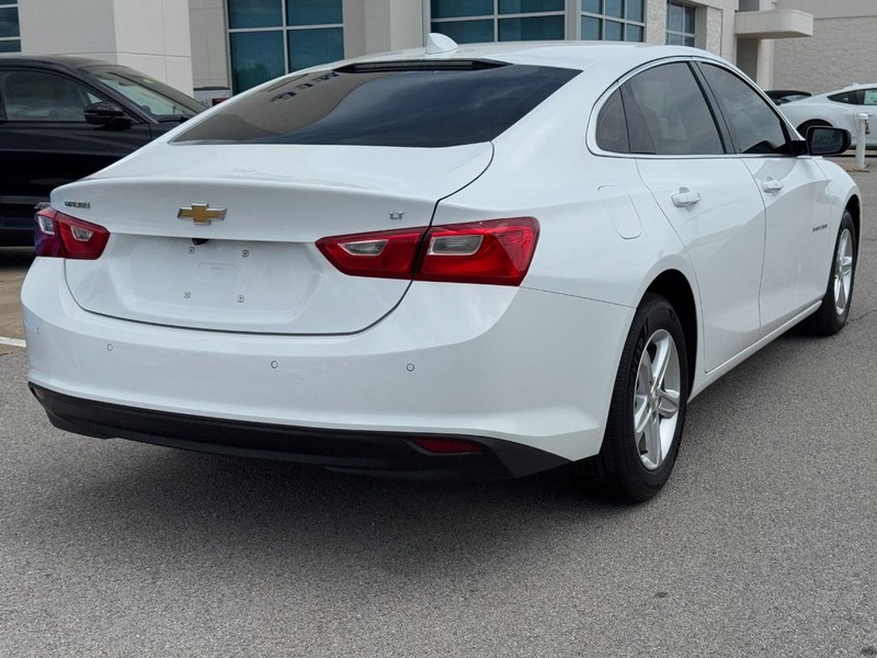 Chevrolet Malibu Vehicle Image 03