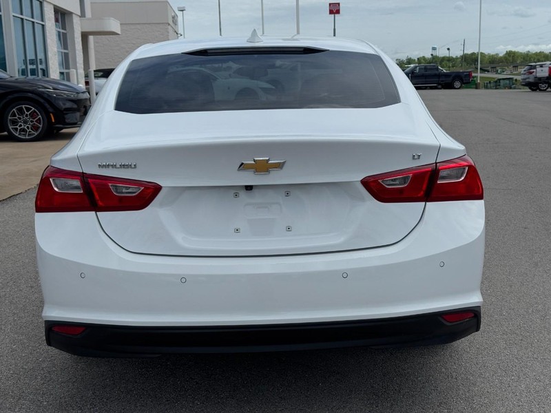 Chevrolet Malibu Vehicle Image 04